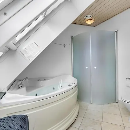 Three-bedroom In Romo Havneby